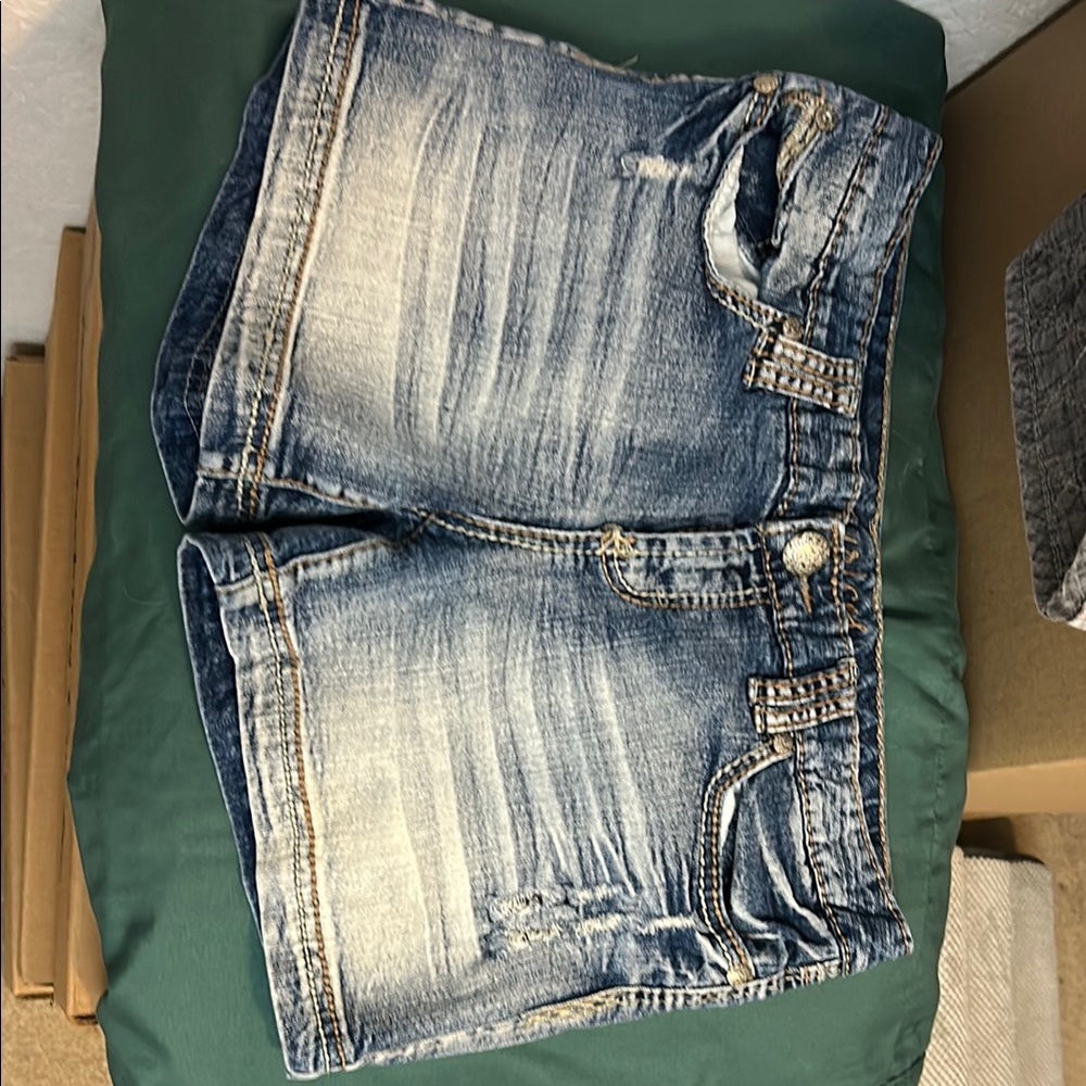 Maurices Faded Blue Denim Jean Shorts - Picture 1 of 3